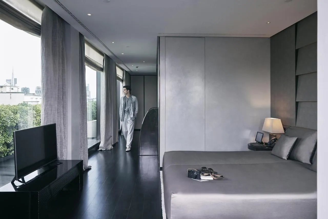 *****  Armani Hotel Milano Italy