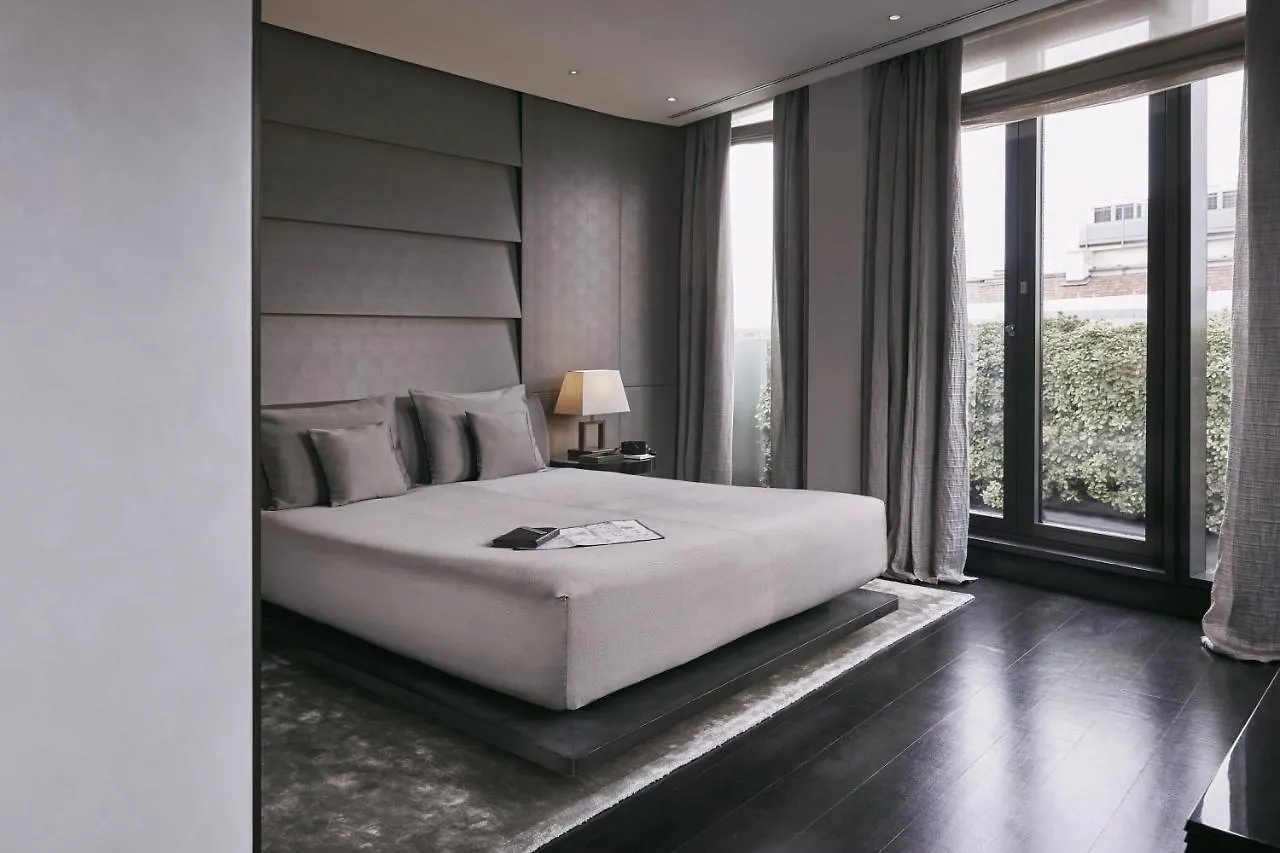 *****  Armani Hotel Milano Itália