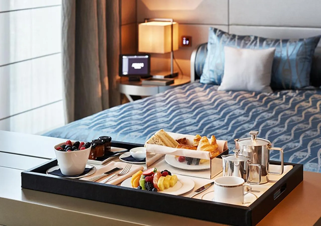 Armani Hotel Milano 5*,  Italia