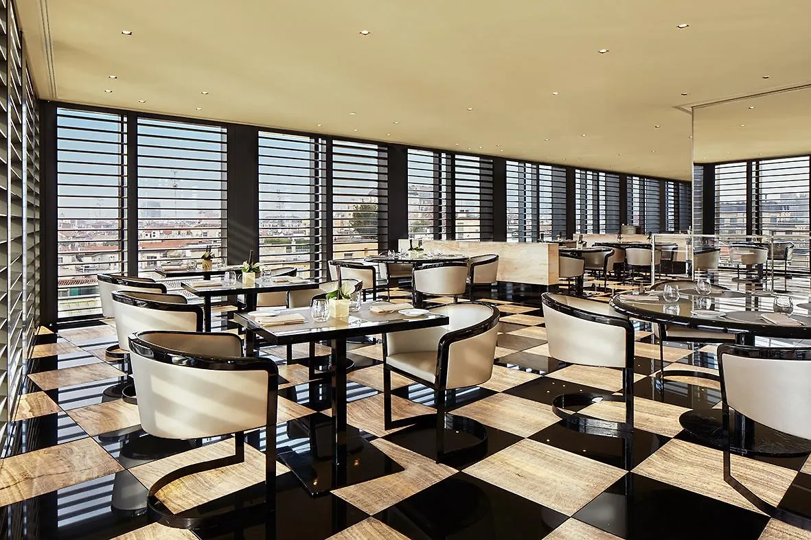 Armani Hotel Milano 5*,  Itália