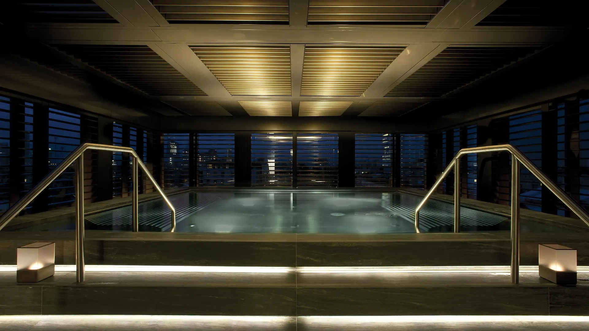 *****  Armani Hotel Milano Itália